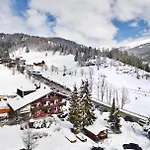 Schi- Und Wanderhotel Berghof Hotel 4*