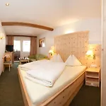 Готель Schi- Und Wanderhotel Berghof Бад-Кляйнкірхгайм