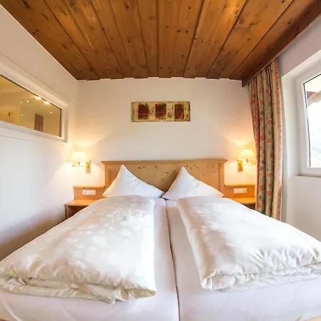 Schi- Und Wanderhotel Berghof Szálloda 4*