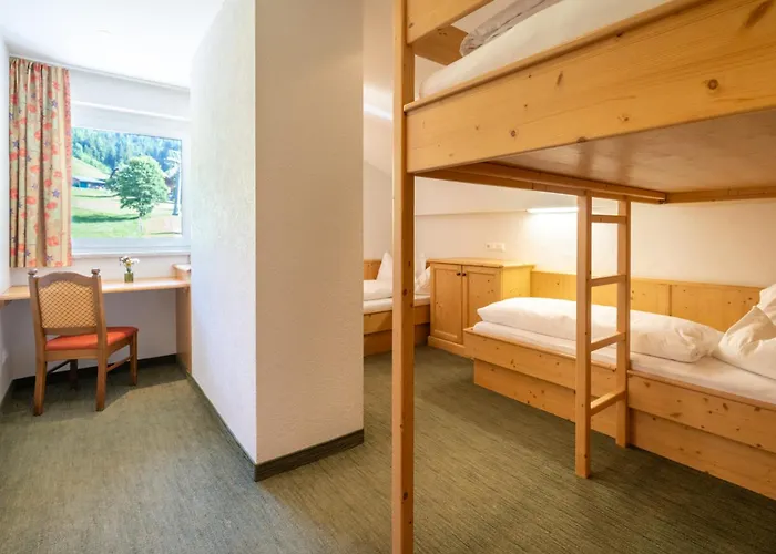 Schi- Und Wanderhotel Berghof Готель Бад-Кляйнкірхгайм