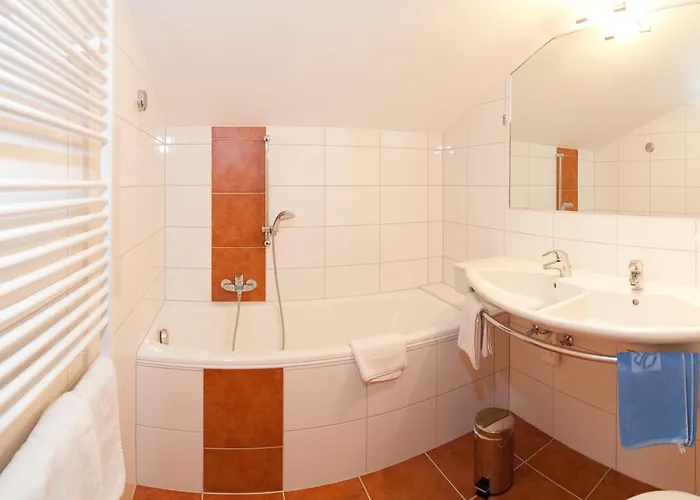 Schi- Und Wanderhotel Berghof Готель Бад-Кляйнкірхгайм